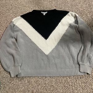 💥5 for $20💥 Time and Tru black, gray, and white sweater
